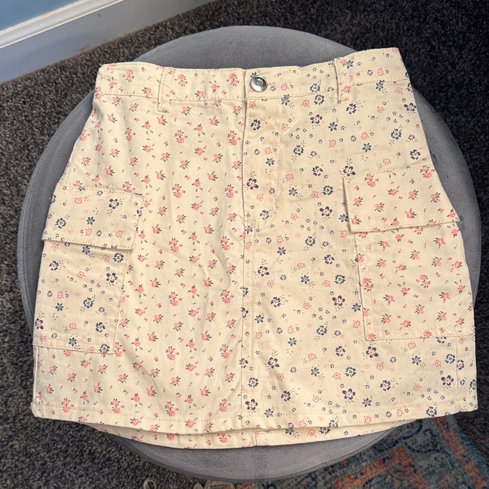 Derek Heart Cream Mini Skirt with Pink & Navy Floral Print & 2 Cargo pockets